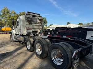 Camion tracteur diesel 6x4, poids lourd, véhicule commercial pour le transport de marchandises à haute capacité logistique - Product Image 4