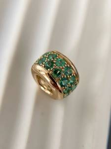 Anillo de cristal verde con engaste chapado en oro, banda de eternidad con separadores, joyería para mujer - Product Image 1