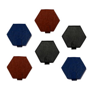 Boîte à dés hexagonale personnalisée de qualité supérieure en cuir PU, boîte à dés pour Dungeons and Dragons avec fermeture magnétique - Product Image 6