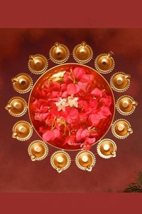 Bol Urli traditionnel en métal, bol décoratif pour fleurs flottantes, Diya Urli pour la décoration de la maison, du temple et des festivals - Product Image 3