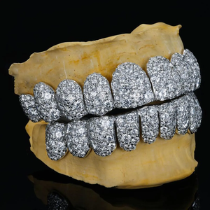 AMBER JEWELS T-829 ชุดกริลล์ซ์ฟันเงินแท้ 925 ประดับมอสซาไนต์ทรงเหลี่ยมเจียระไนอย่างประณีต สไตล์ฮิปฮอปสุดหรู สำหรับทุกเพศทุกวัย ใส่ได้ทุกวัน GRA - Product Image 3
