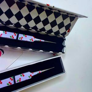 Pince à épiler de précision anti-magnétique en acier inoxydable à pointe argentée, avec revêtement en papier cerise, isolation droite de haute qualité - Product Image 2