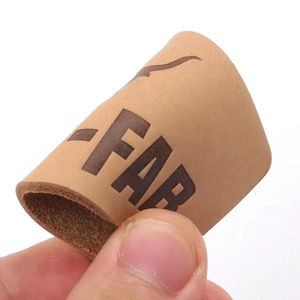 Patch en cuir gravé au laser personnalisé |   Étiquette de marque en PU gaufrée 3D pour jeans et casquettes |   Fournisseur OEM en gros - Product Image 3