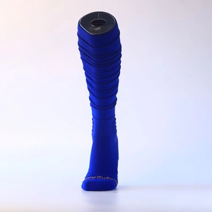 Chaussettes de sport à compression bleues, hauteur genou, respirantes, antidérapantes, tricotées, pour rugby et football, logo personnalisé - Product Image 1