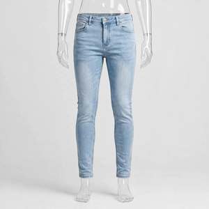 Jean en denim délavé bleu clair coupe slim pour homme, taille mi-haute, décontracté, idéal pour le printemps - Product Image 3