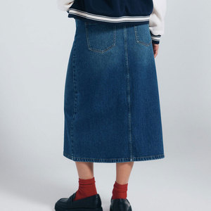 Jupes midi en jean pour femmes de qualité supérieure, fabriquées par OEM, vente directe d'usine, poches personnalisées, finition délavée, détail taille, coupe trapèze - Product Image 2