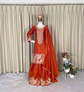 Ensemble Sharara festif en soie JMY de qualité supérieure avec broderies riches - Product Image 5