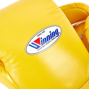 Gants de boxe haut de gamme en cuir véritable avec fermeture Velcro jaune, support de poignet intégré, doigts entièrement protégés, personnalisables pour l'entraînement - Product Image 6