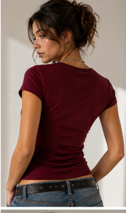Camiseta Corta para Mujer, Color Granate, con Estampado de Telaraña, Manga Corta, Corte Ajustado, Cuello Redondo, Estilo Casual, 100% Algodón Jersey - Product Image 3