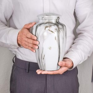 Urne funéraire de luxe en marbre texturé pour cendres humaines, grande urne de crémation, vase commémoratif personnalisé en marbre blanc, pot souvenir funéraire - Product Image 4