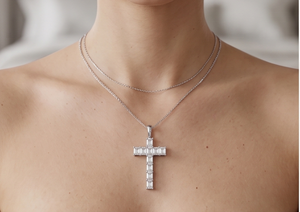 Colgante de Cruz con Diamantes Cultivados en Laboratorio con Corte Esmeralda, Joyería Religiosa, Regalo para Hombres y Mujeres - Product Image 2
