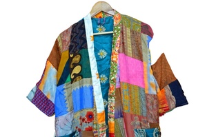 Nouvel arrivage de Robe patchwork en soie Peignoir patchwork Kimono Robe de chambre Saree Sari Robe pour femmes - Product Image 3