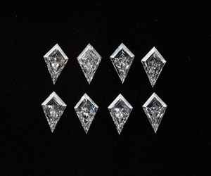 Anillo de Compromiso con 8 Diamantes Cultivados en Laboratorio, Corte Cometa, Color D, 1.0 CT, 5.0 X 3.0 MM, Certificado IGI - Product Image 1