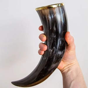 Cuerno Vikingo para Beber, Dorado, Ecológico, Pulido, con Diseño Tallado de Amor, con Logotipo, Auténtico, Venta al Por Mayor - Product Image 1