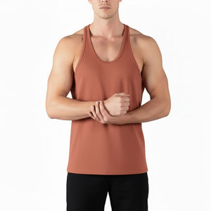Débardeur Stringer Haute Performance pour Homme en Tissu Tricoté 100% Polyester Doux, Idéal pour la Course, l'Entraînement et les Tenues Décontractées, Logo Avant - Product Image 3