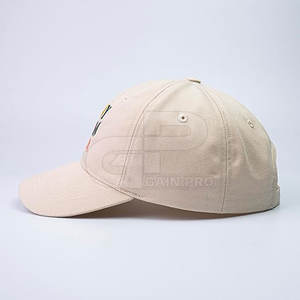 Casquette « Meilleure maman de tous les temps » pour la fête des mères avec détail brodé sur le devant, coupe confortable et look tendance style streetwear - Product Image 3