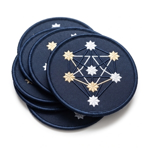 Badge rectangulaire personnalisé en gros, motif rose de la boussole dorée et étoile nautique, avec applique en sergé blanc cassé et bordure crème - Product Image 2