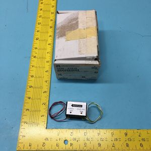 AMAT 1220-01019 XMTR RTD 1000HM 4-20MA 8-35VDC - Equipo y Piezas de Semiconductores de Confianza de Marca Global - Product Image 1