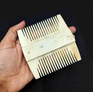 Peigne à barbe artisanal de 4 pouces en os de buffle naturel - Peigne de toilettage à dents larges pour hommes, peigne de luxe pour barbe et cheveux style Viking - Product Image 1