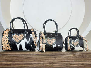 Bolso de Hombro de Cuero Genuino de Vaca con Diseño de Corazón Grabado a Mano, con Pelo y Tachuelas, Estilo Duffel, para Mujer - Product Image 4