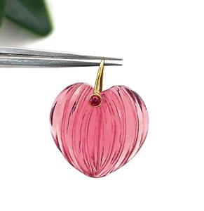 Colgantes de Corazón Tallados en Cuarzo Turmalina Rosa para Hacer Joyería de Collares - Product Image 1