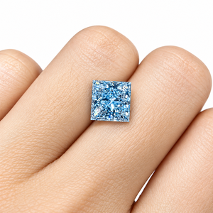 Diamante Azul Clásico de Corte Princesa Cultivado en Laboratorio con Certificado IGI Claridad VVS1 Gema Suelta - Product Image 3