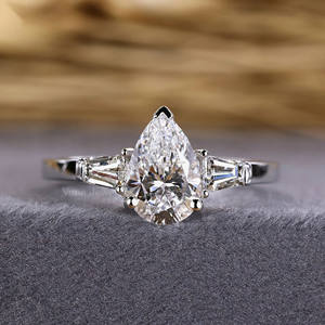 Impresionante anillo de compromiso de diamante de corte de pera cultivada en laboratorio, Baguette cónica lateral de tres piedras, regalo de aniversario de boda, plata y oro - Product Image 1