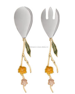 เซิร์ฟเวอร์สลัดทองเหลืองตกแต่งสุดพิเศษที่ออกแบบมาเพื่อเพิ่มอุปกรณ์ครัวที่มีรูปลักษณ์สีทองทันสมัย - Product Image 1