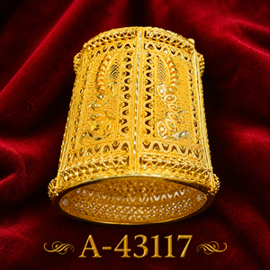 Bracelet manchette plaqué or 24 carats pour femme A-43117, motif floral ajouré, bijou de mariage classique - Product Image 1