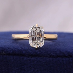Anillo de Compromiso Solitario de Oro Amarillo de 14k con Diamante Cultivado en Laboratorio de 3 Quilates con Corte Ashoka, Certificado IGI, Diseño Cruzado de Lujo - Product Image 1