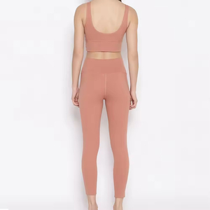 Ensemble de vêtements de sport pour femmes de haute qualité, personnalisé, 2 pièces, hauts courts, ensemble de yoga, léger, respirant, respectueux de l'environnement, ensembles avec logo personnalisé - Product Image 2