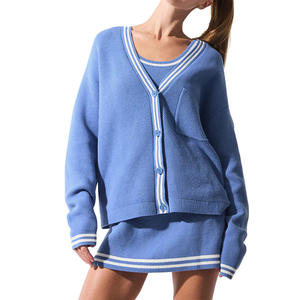 Vente en gros de cardigans d'hiver pour femmes personnalisés, col en V uni, fermeture à boutons, style preppy, sport, haute qualité, surdimensionné, chic, OEM/ODM - Product Image 4