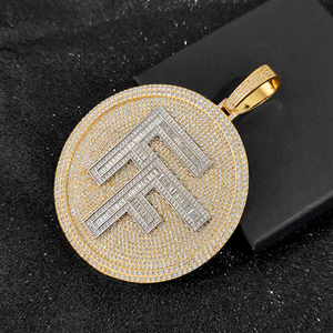 Pendentif lettre initiale en moissanite dorée, médaillon rond serti de pierres, bijoux de luxe hip-hop - Product Image 2