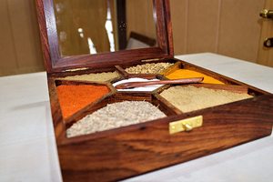 Boîte à épices de style naturel en bois imprimé, écologique, à granulométrie réglable, de haute qualité, finition rustique, compatible lave-vaisselle - Product Image 2