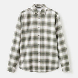 Chemise en flanelle douce, confortable et chaude avec un design classique à boutons et des manches longues, vêtement décontracté pour hommes, utilisation en extérieur - Product Image 1