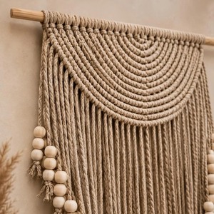 Décoration murale en macramé avec perles naturelles en forme de triangle, décoration d'intérieur, pièce d'art pour le salon, emballage en une seule pièce - Product Image 6