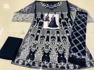 Robe Anarkali longue et lourde en tissu filet, brodée, style indien tendance, simple et naturel, pour femme, avec dupatta, idéale pour les mariages et les fêtes. - Product Image 2