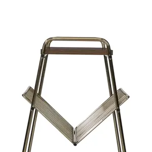 Mesita de noche de madera con marco de latón y almacenamiento para espacios pequeños - Product Image 3