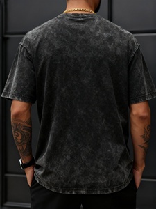 Camiseta con Efecto Ácido, Prenda Urbana Contemporánea que Ofrece Comodidad Relajada, Estilo Moderno y Valor de Moda para el Día a Día - Product Image 4