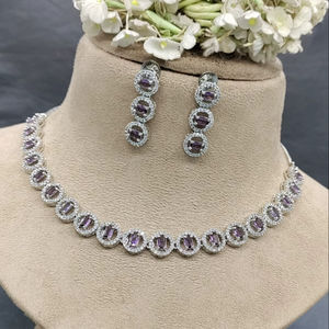 Ensemble de bijoux de mariage classique et élégant, collier plaqué argent avec strass violets et boucles d'oreilles assorties - Product Image 1
