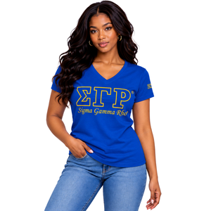Camiseta de Manga Corta con Cuello en V Azul Rey Sigma Gamma Rho, Estampado de Letras Griegas Doradas, Ropa de la Hermandad 1922, Top Clásico Informal - Product Image 1