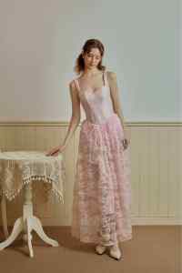 Robe longue décontractée sans manches à col carré, style vietnamien, tendance, avec dentelle florale 3D jacquard, modèle Hellen, référence KD46 - Product Image 3