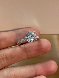 แหวนเพชรทรงกลม 3 กะรัต เพชรเลี้ยงในห้องปฏิบัติการ ประดับเพชรแบบพาเว่ ครึ่งวงนิรันดร์ ดีไซน์เรียบหรู ประดับเพชรฝรั่งเศสแบบซ่อน 14k ทองคำขาว - Product Image 4