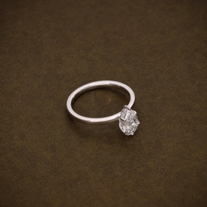 Anillo Solitario Simple con Diamante Cultivado en Laboratorio, Corte Pera, 1.00 Quilates, Claridad VS1, Color F, Certificado IGI, Oro Blanco de 18k, Fabricación de Joyería - Product Image 4