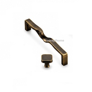 Tirador y pomo cuadrado minimalistas de latón para muebles de cocina, diseño duradero - Product Image 5