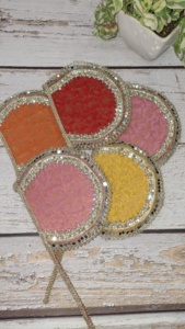 Éventails à main ornés de perles pour mariage d'été |   Éventails décoratifs faits à la main pour mariage, Mehendi et Haldi - Product Image 5
