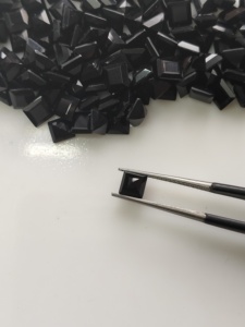 Onyx noir naturel 5 mm, taille princesse carrée, pierres précieuses de qualité supérieure pour la fabrication de bijoux - Product Image 1