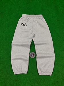 Pantalones Deportivos Unisex Premium 2026, Color Gris Haider, Tejido Grueso 100% Algodón, con Puños y Logotipo Bordado, para Hombre - Product Image 2
