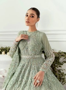 Robe de mariée pakistanaise de luxe vert menthe à manches longues, en tulle lourdement pailleté, style Peshwas, longueur ras du sol, robe de bal de mariage maxi - Product Image 3