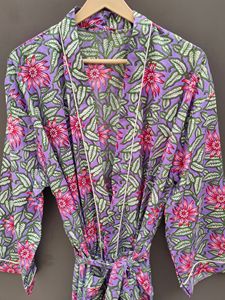 ชุดกิโมโนผ้าฝ้ายลายดอกลาเวนเดอร์พร้อมเข็มขัด |   เสื้อคลุมอาบน้ำน้ำหนักเบาพิมพ์ลายด้วยมือ - Product Image 3